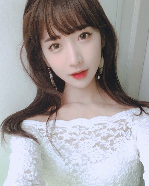 Hot girl H&agrave;n Quốc livestream v&agrave;i ph&uacute;t kiếm được gần 70 triệu đồng - Ảnh 4.