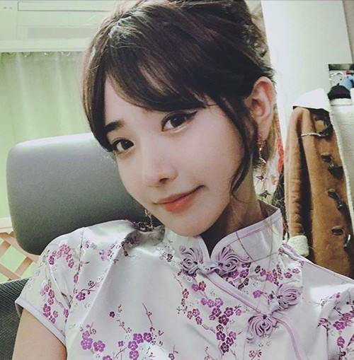 Hot girl H&agrave;n Quốc livestream v&agrave;i ph&uacute;t kiếm được gần 70 triệu đồng - Ảnh 8.