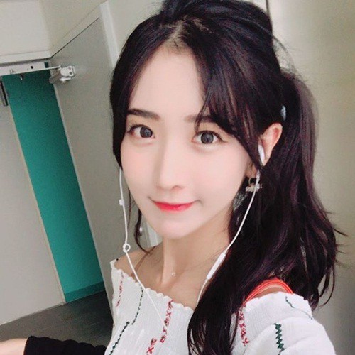 Hot girl H&agrave;n Quốc livestream v&agrave;i ph&uacute;t kiếm được gần 70 triệu đồng - Ảnh 10.