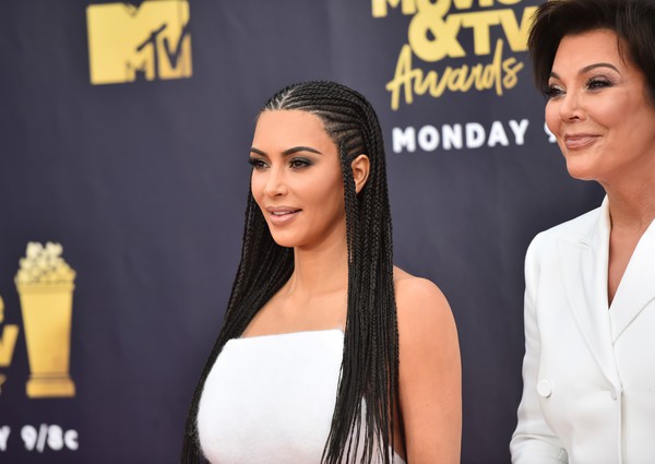 Kim Kardashian gợi cảm trên thảm đỏ - Ảnh 4.
