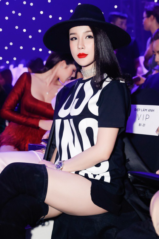 Gia thế MC mặc bikini dẫn World Cup, số tiền &ldquo;khủng&rdquo; chồng Hồng Nhung chu cấp hậu ly h&ocirc;n - Ảnh 18.