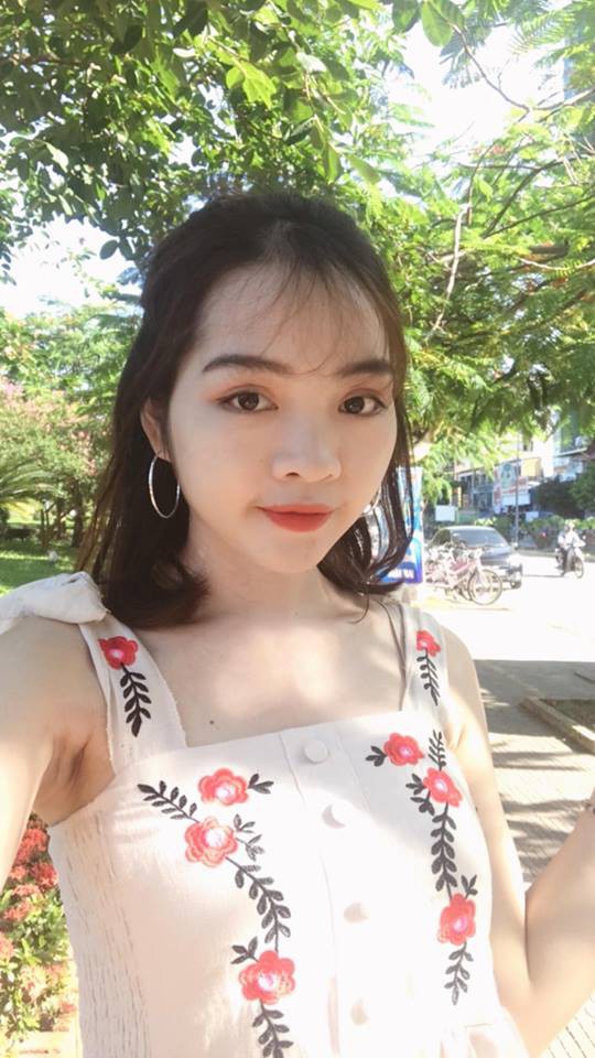 C&ocirc; g&aacute;i g&acirc;y tranh c&atilde;i mạng x&atilde; hội v&igrave; tr&ograve; đ&ugrave;a nắm tay trai lạ tr&ecirc;n phố - Ảnh 6.