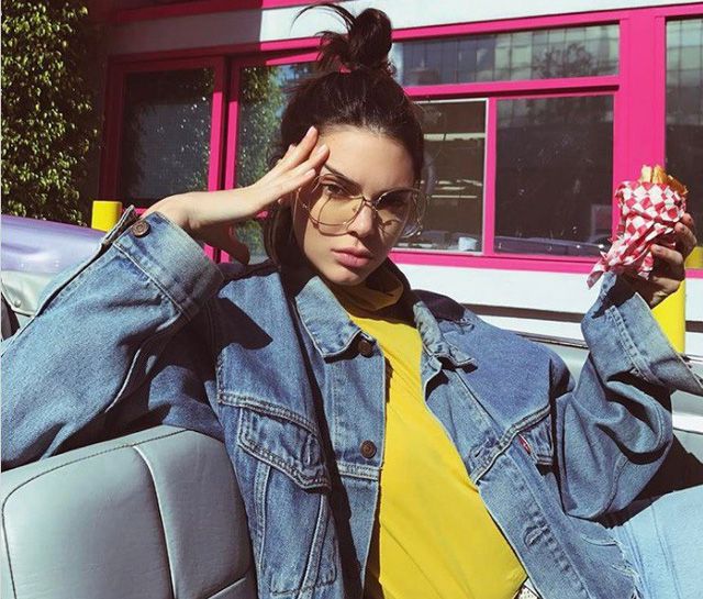 Tại sao ng&ocirc;i sao thường tạo d&aacute;ng theo kiểu đau đầu khi chụp ảnh? - Ảnh 16.