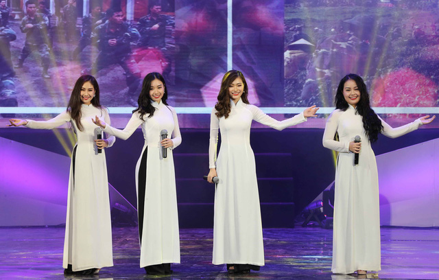 Lắng đọng cảm x&uacute;c trong đ&ecirc;m nhạc tri &acirc;n ng&agrave;y Thương binh liệt sỹ - Ảnh 12.