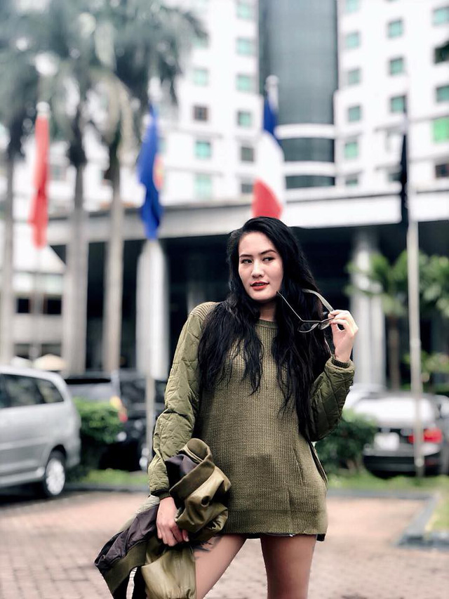 Chụp ảnh selfie giữa trời mưa, c&ocirc; g&aacute;i bị d&acirc;n mạng chế giễu - Ảnh 8.