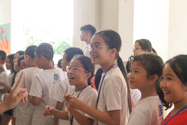 Theo ch&acirc;n c&aacute;c em nhỏ thử l&agrave;m th&aacute;m tử ở trại h&egrave; khoa học - Ảnh 4.