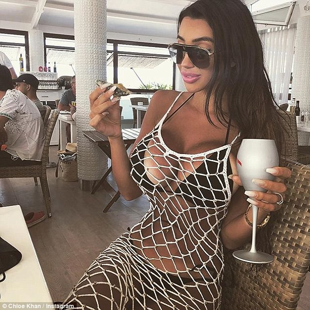 &ldquo;Si&ecirc;u v&ograve;ng một&rdquo; Chloe Khan khoe th&acirc;n tr&ecirc;n tạp ch&iacute; Playboy - Ảnh 10.