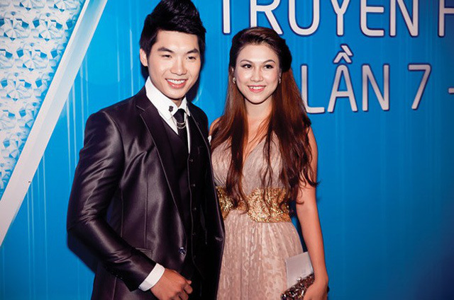 Những cặp h&ocirc;n nh&acirc;n lệch tuổi g&acirc;y gi&oacute; b&atilde;o thị phi trong showbiz - Ảnh 10.