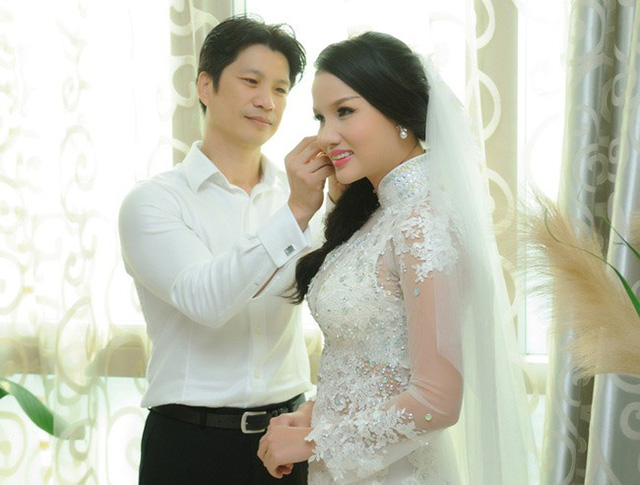 Những cặp h&ocirc;n nh&acirc;n lệch tuổi g&acirc;y gi&oacute; b&atilde;o thị phi trong showbiz - Ảnh 24.