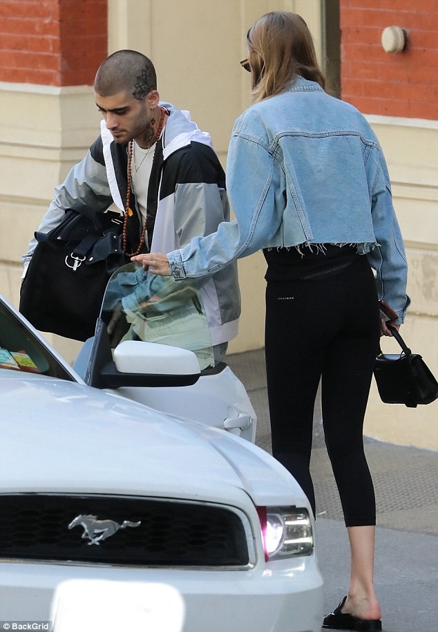 Kelly Brook khoe ngực khủng, Eva Longoria lần đầu để lộ con trai - Ảnh 10.