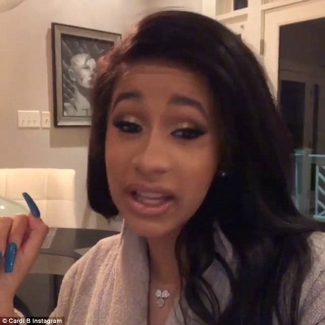 Choáng với những kiểu móng tay cầu kỳ của Cardi B - Ảnh 8. Choáng với những kiểu móng tay cầu kỳ của Cardi B - Ảnh 8.
