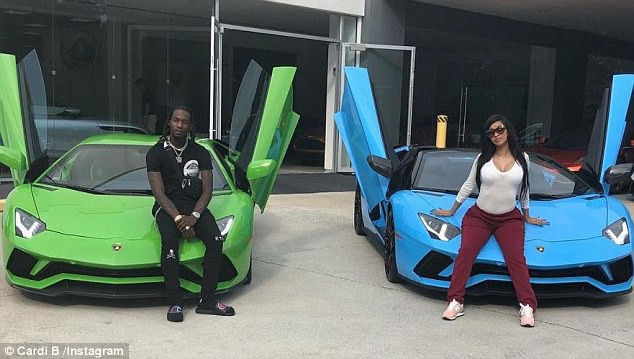 Choáng với những kiểu móng tay cầu kỳ của Cardi B - Ảnh 22. Choáng với những kiểu móng tay cầu kỳ của Cardi B - Ảnh 22.