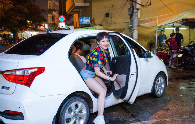 Miu L&ecirc; g&acirc;y b&atilde;o mạng khi lộ clip h&aacute;t ở qu&aacute;n lề đường - Ảnh 4.