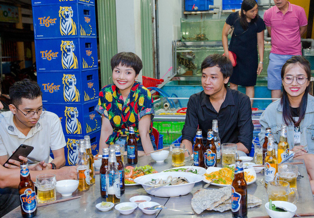 Miu L&ecirc; g&acirc;y b&atilde;o mạng khi lộ clip h&aacute;t ở qu&aacute;n lề đường - Ảnh 8.