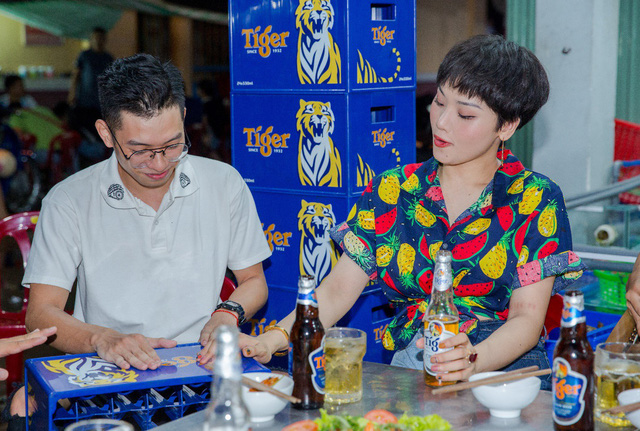 Miu L&ecirc; g&acirc;y b&atilde;o mạng khi lộ clip h&aacute;t ở qu&aacute;n lề đường - Ảnh 12.