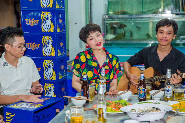 Miu L&ecirc; g&acirc;y b&atilde;o mạng khi lộ clip h&aacute;t ở qu&aacute;n lề đường - Ảnh 14.