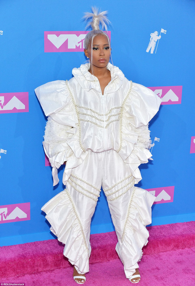 Những sao bị chê mặc xấu trên thảm đỏ VMA - Ảnh 50. Những sao bị chê mặc xấu trên thảm đỏ VMA - Ảnh 50.