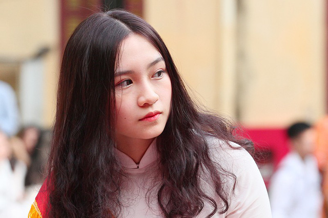 Vẻ đẹp tươi tắn của nữ sinh trường Trần Ph&uacute; trong ng&agrave;y khai giảng - Ảnh 16.