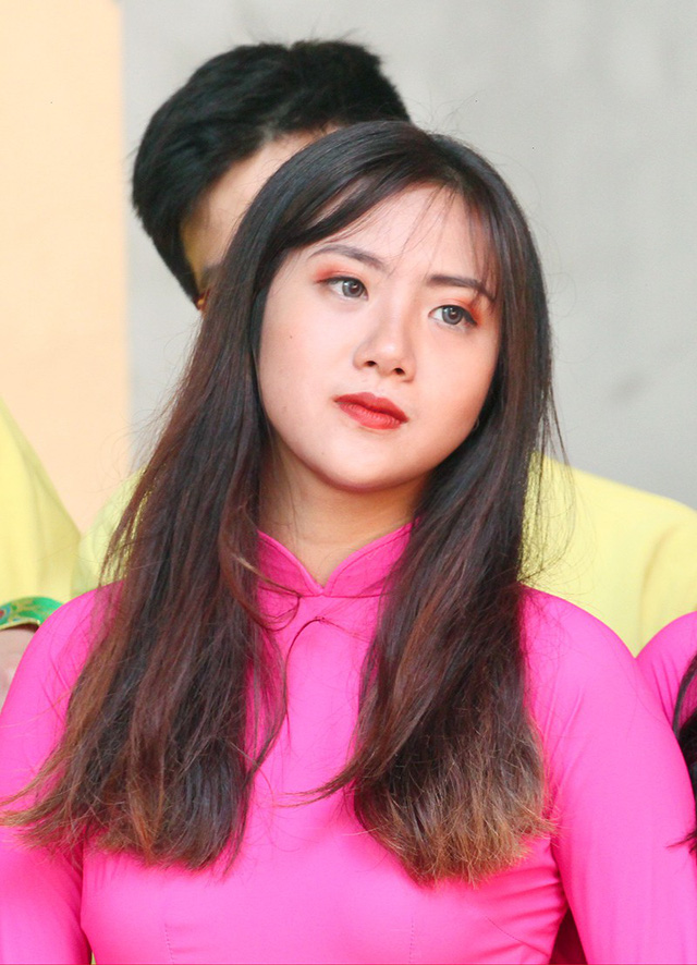 Vẻ đẹp tươi tắn của nữ sinh trường Trần Ph&uacute; trong ng&agrave;y khai giảng - Ảnh 18.