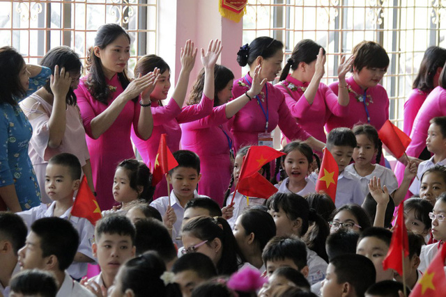 Lễ khai giảng đặc biệt của học sinh khiếm thính ở Hà Nội - Ảnh 12. Lễ khai giảng đặc biệt của học sinh khiếm thính ở Hà Nội - Ảnh 12.