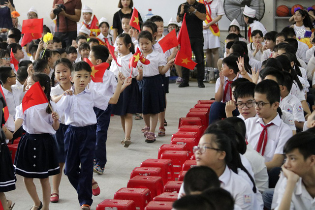 Lễ khai giảng đặc biệt của học sinh khiếm thính ở Hà Nội - Ảnh 16. Lễ khai giảng đặc biệt của học sinh khiếm thính ở Hà Nội - Ảnh 16.