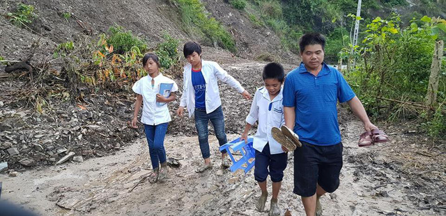 Rớt nước mắt với bát mì tôm ăn vội của giáo viên miền núi sau lễ khai giảng - Ảnh 6. Rớt nước mắt với bát mì tôm ăn vội của giáo viên miền núi sau lễ khai giảng - Ảnh 6.