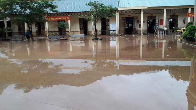 Rớt nước mắt với bát mì tôm ăn vội của giáo viên miền núi sau lễ khai giảng - Ảnh 14. Rớt nước mắt với bát mì tôm ăn vội của giáo viên miền núi sau lễ khai giảng - Ảnh 14.