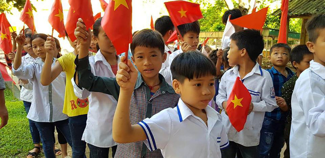 Rớt nước mắt với bát mì tôm ăn vội của giáo viên miền núi sau lễ khai giảng - Ảnh 16. Rớt nước mắt với bát mì tôm ăn vội của giáo viên miền núi sau lễ khai giảng - Ảnh 16.