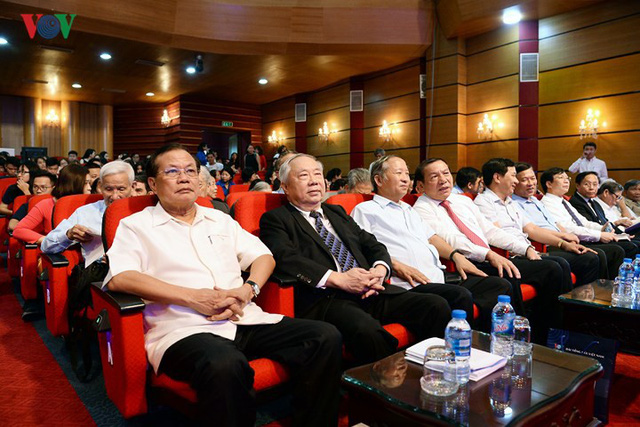 Hình ảnh buổi ra mắt sách “Phan Quang - 90 tuổi đời, 70 tuổi nghề” - Ảnh 4. Hình ảnh buổi ra mắt sách “Phan Quang - 90 tuổi đời, 70 tuổi nghề” - Ảnh 4.