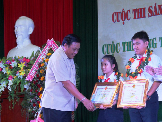 M&aacute;y b&oacute;c vỏ dừa hữu &iacute;ch do hai học sinh lớp 8 s&aacute;ng chế - Ảnh 6.