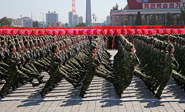 Màn duyệt binh đồng đều ấn tượng của quân đội Triều Tiên - Ảnh 20. Màn duyệt binh đồng đều ấn tượng của quân đội Triều Tiên - Ảnh 20.