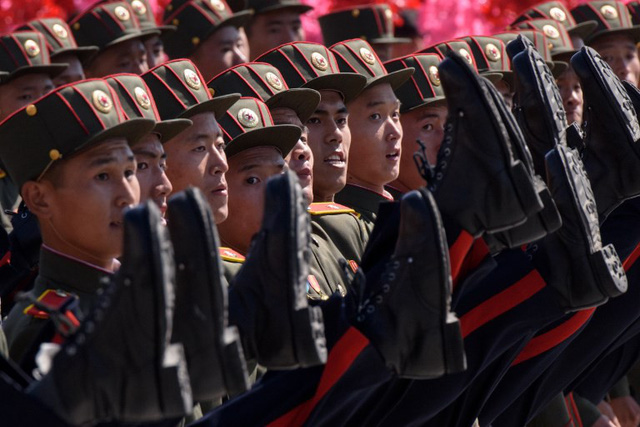 Màn duyệt binh đồng đều ấn tượng của quân đội Triều Tiên - Ảnh 24. Màn duyệt binh đồng đều ấn tượng của quân đội Triều Tiên - Ảnh 24.