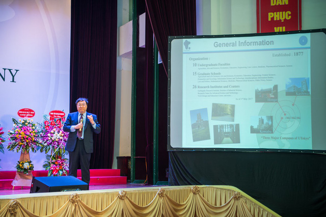 Trường ĐH Việt Nhật đưa bài giảng vào Lễ khai trường - Ảnh 6. Trường ĐH Việt Nhật đưa bài giảng vào Lễ khai trường - Ảnh 6.