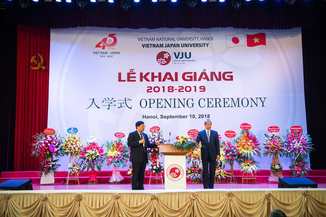 Trường ĐH Việt Nhật đưa bài giảng vào Lễ khai trường - Ảnh 8. Trường ĐH Việt Nhật đưa bài giảng vào Lễ khai trường - Ảnh 8.