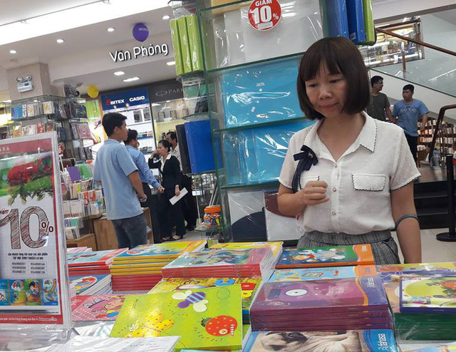 Đồng phục cả bìa bọc sách: Đẹp thì có đẹp... - Ảnh 6. Đồng phục cả bìa bọc sách: Đẹp thì có đẹp... - Ảnh 6.