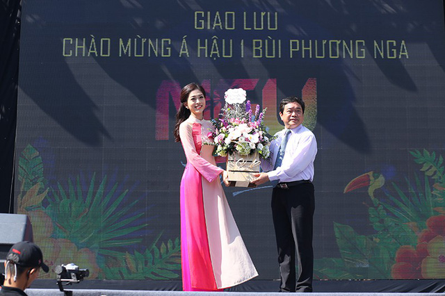 &Aacute; hậu Phương Nga tiếp sức t&acirc;n sinh vi&ecirc;n tại Ng&agrave;y hội tuổi trẻ 2018 - Ảnh 2.