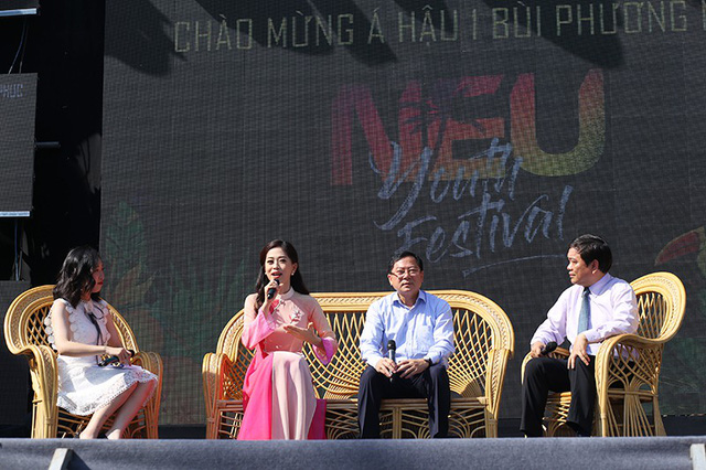 &Aacute; hậu Phương Nga tiếp sức t&acirc;n sinh vi&ecirc;n tại Ng&agrave;y hội tuổi trẻ 2018 - Ảnh 4.