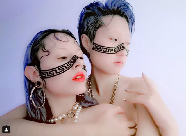 Con gái “rơi” của Thành Long khoe ảnh tình tứ cùng bạn gái, cắt đứt quan hệ với mẹ ruột - Ảnh 12. Con gái “rơi” của Thành Long khoe ảnh tình tứ cùng bạn gái, cắt đứt quan hệ với mẹ ruột - Ảnh 12.