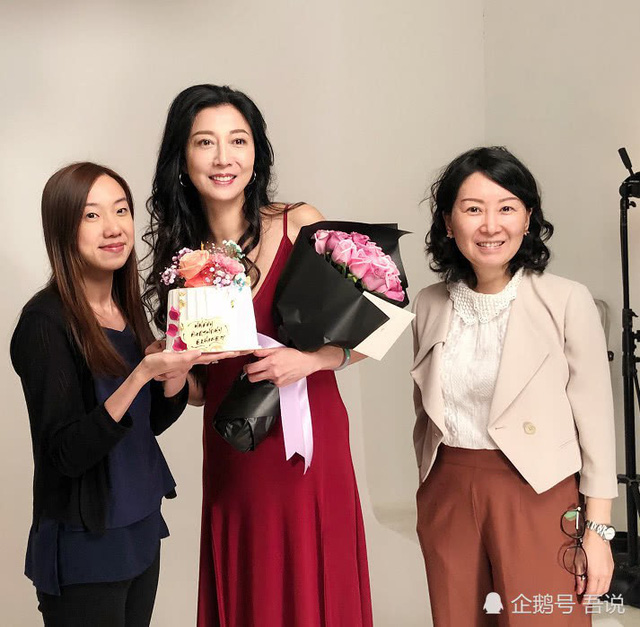 Con gái “rơi” của Thành Long khoe ảnh tình tứ cùng bạn gái, cắt đứt quan hệ với mẹ ruột - Ảnh 18. Con gái “rơi” của Thành Long khoe ảnh tình tứ cùng bạn gái, cắt đứt quan hệ với mẹ ruột - Ảnh 18.