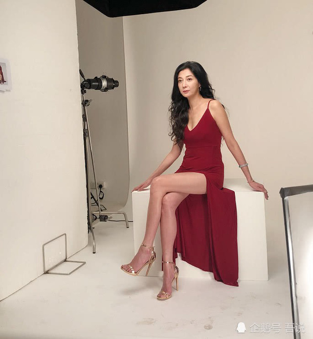 Con gái “rơi” của Thành Long khoe ảnh tình tứ cùng bạn gái, cắt đứt quan hệ với mẹ ruột - Ảnh 22. Con gái “rơi” của Thành Long khoe ảnh tình tứ cùng bạn gái, cắt đứt quan hệ với mẹ ruột - Ảnh 22.