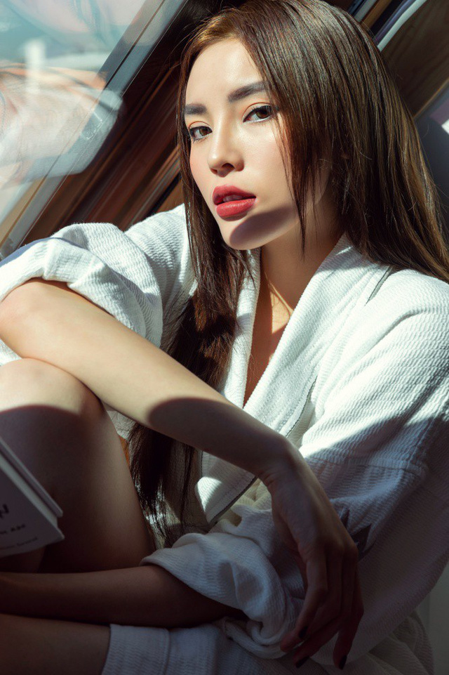 Kỳ Duy&ecirc;n n&oacute;i tiếng Anh như gi&oacute;, ngồi ghế VIP theo d&otilde;i loạt sao quốc tế catwalk - Ảnh 2.