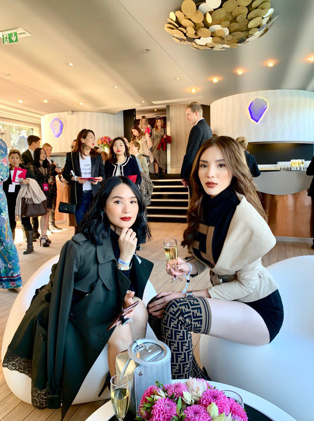 Kỳ Duy&ecirc;n n&oacute;i tiếng Anh như gi&oacute;, ngồi ghế VIP theo d&otilde;i loạt sao quốc tế catwalk - Ảnh 12.