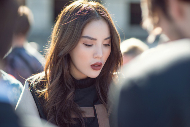 Kỳ Duy&ecirc;n n&oacute;i tiếng Anh như gi&oacute;, ngồi ghế VIP theo d&otilde;i loạt sao quốc tế catwalk - Ảnh 20.