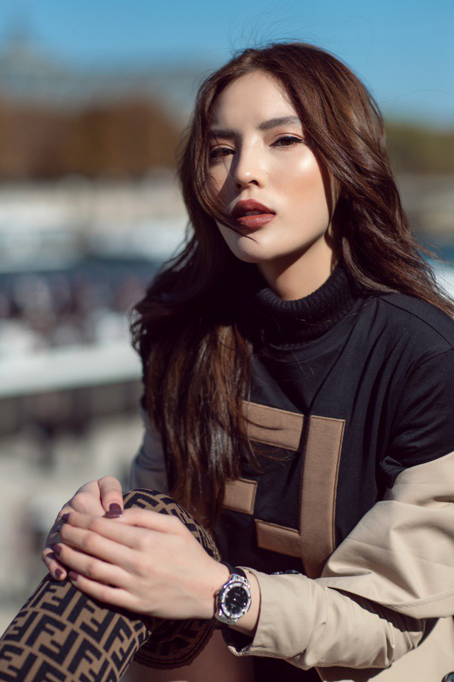 Kỳ Duy&ecirc;n n&oacute;i tiếng Anh như gi&oacute;, ngồi ghế VIP theo d&otilde;i loạt sao quốc tế catwalk - Ảnh 22.