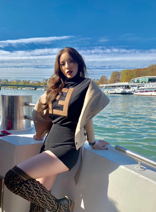 Kỳ Duy&ecirc;n n&oacute;i tiếng Anh như gi&oacute;, ngồi ghế VIP theo d&otilde;i loạt sao quốc tế catwalk - Ảnh 24.