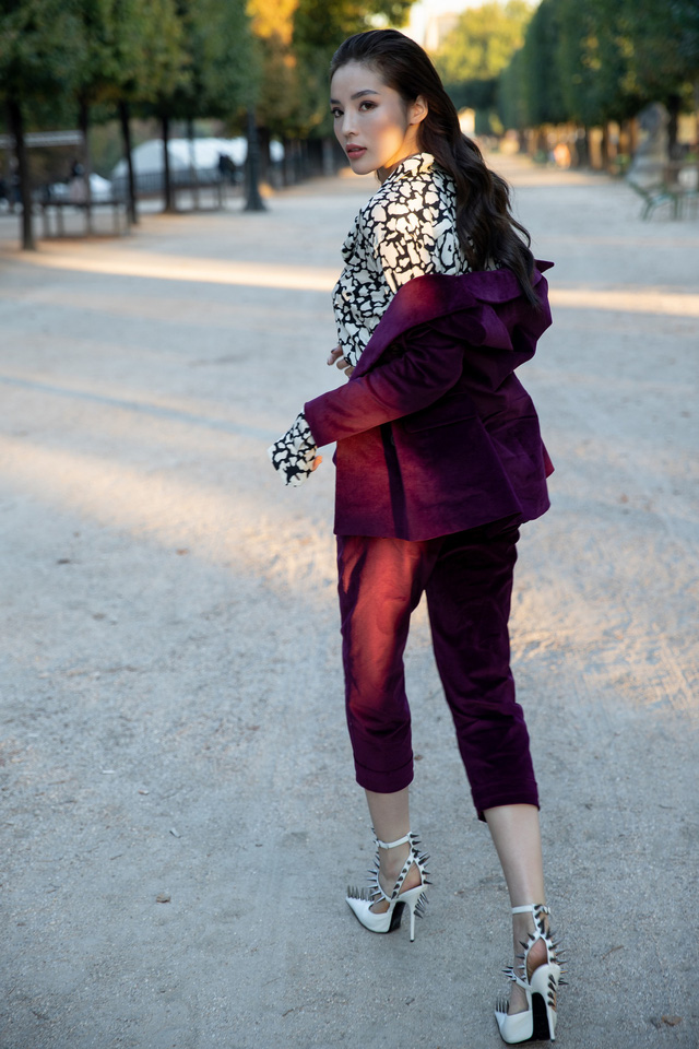 Kỳ Duy&ecirc;n n&oacute;i tiếng Anh như gi&oacute;, ngồi ghế VIP theo d&otilde;i loạt sao quốc tế catwalk - Ảnh 26.