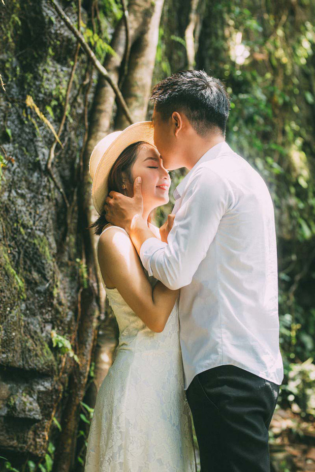 Ảnh cưới l&atilde;ng mạn b&ecirc;n th&aacute;c nước của cặp đ&ocirc;i &ldquo;mối t&igrave;nh đầu&rdquo; - Ảnh 20.