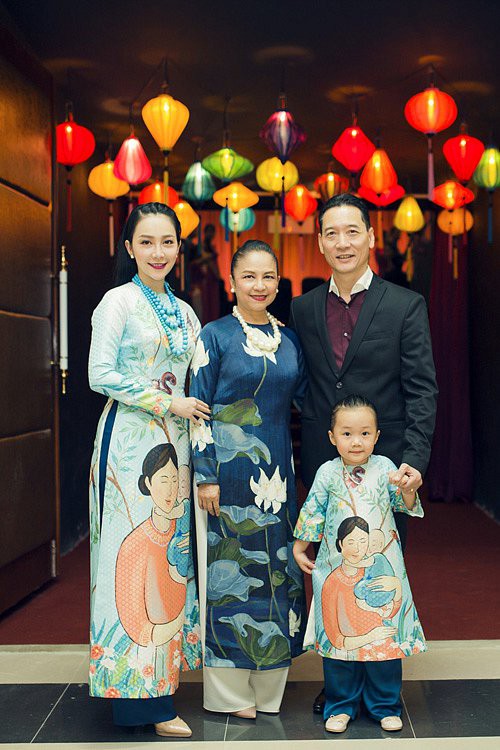 “Chim công làng múa” Linh Nga: “Đừng cứ ngồi chờ ai đó đem đến hạnh phúc cho mình” - Ảnh 4. “Chim công làng múa” Linh Nga: “Đừng cứ ngồi chờ ai đó đem đến hạnh phúc cho mình” - Ảnh 4.