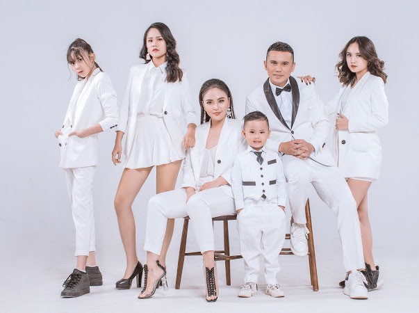 Tú Dưa: “Tôi đã phải trả giá cho sự… đào hoa của mình” - Ảnh 2. Tú Dưa: “Tôi đã phải trả giá cho sự… đào hoa của mình” - Ảnh 2.