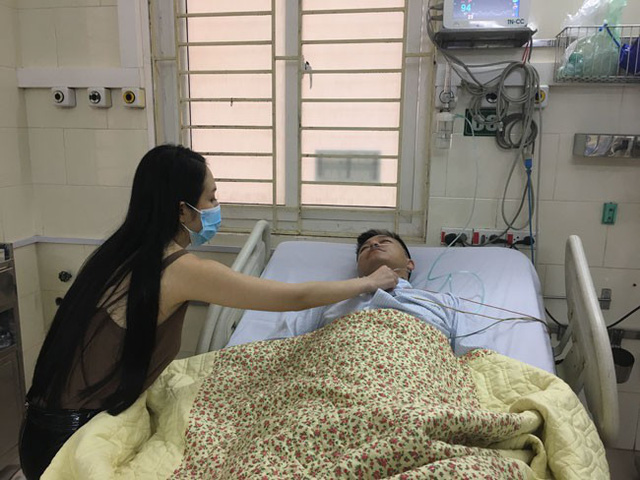 Ca sĩ Tuấn Hưng nhập viện sau khi liveshow đột ngột bị hoãn - Ảnh 4. Ca sĩ Tuấn Hưng nhập viện sau khi liveshow đột ngột bị hoãn - Ảnh 4.